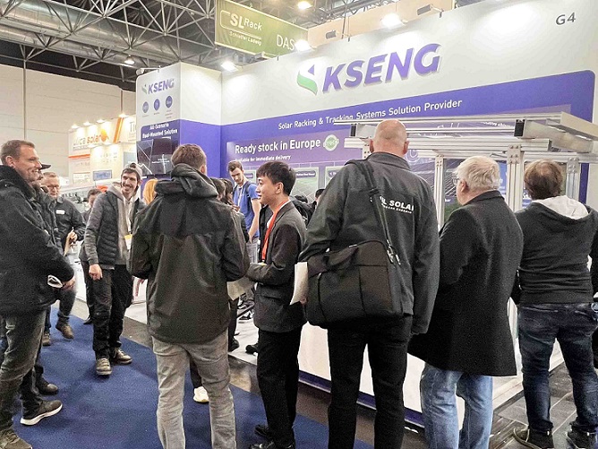 Kseng Solar desperta grande interesse com soluções de rack solar de cenário completo na Solar Solutions Düsseldorf 2023
    