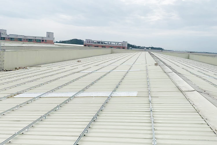 Sistema de montagem de telhado trapezoidal
