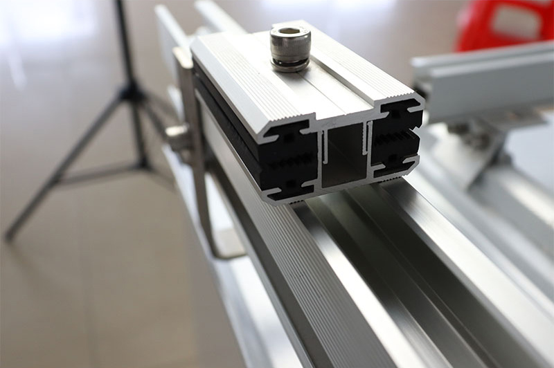 Qual é o grampo de filme fino usado para painéis de suporte fotovoltaicos?
