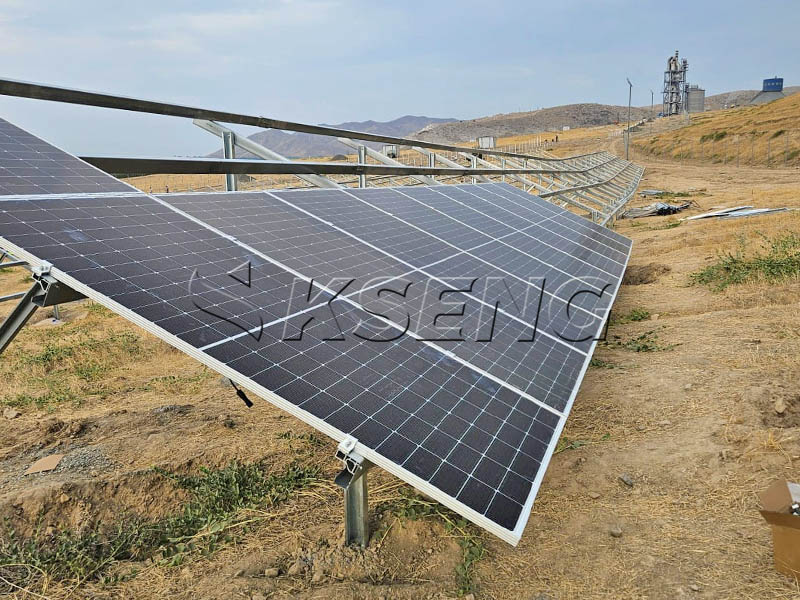 Montagem solar no solo de 8,4 MW no Uzbequistão